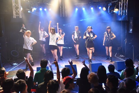 「HIROSHIMA MAPLE★S 2nd LIVE TOUR 2015-2016“P(L/R)AYERS”」東京公演の様子。