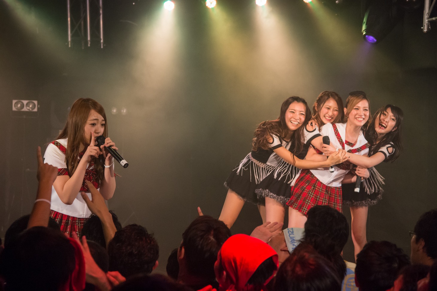 「しず風＆絆～KIZUNA～ THE LAST LIVE @TOKYO ～偽りのさ・よ・な・ら～」の様子。