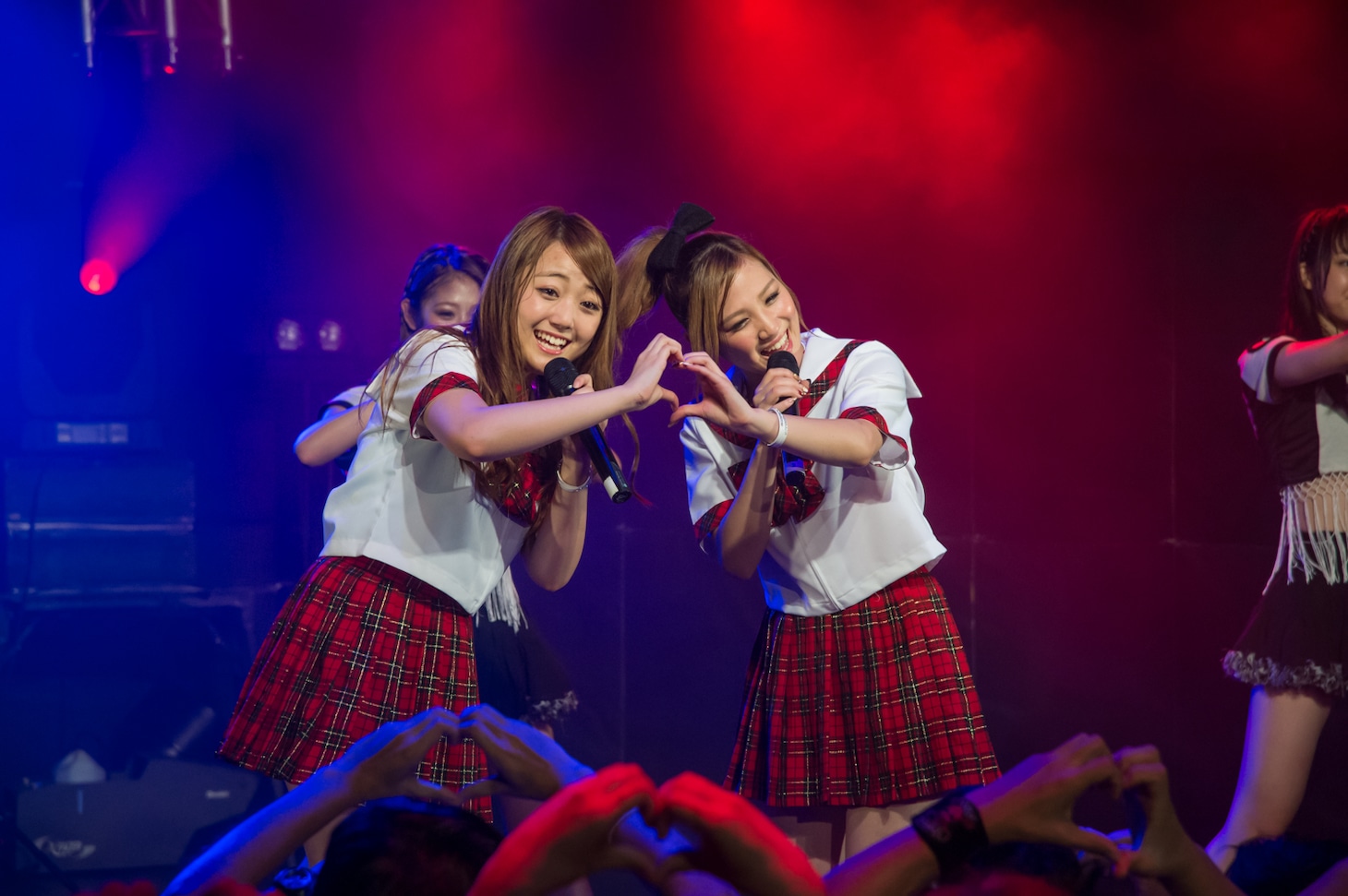 左から真野しずく、立花風香。