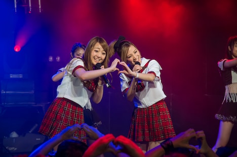 左から真野しずく、立花風香。