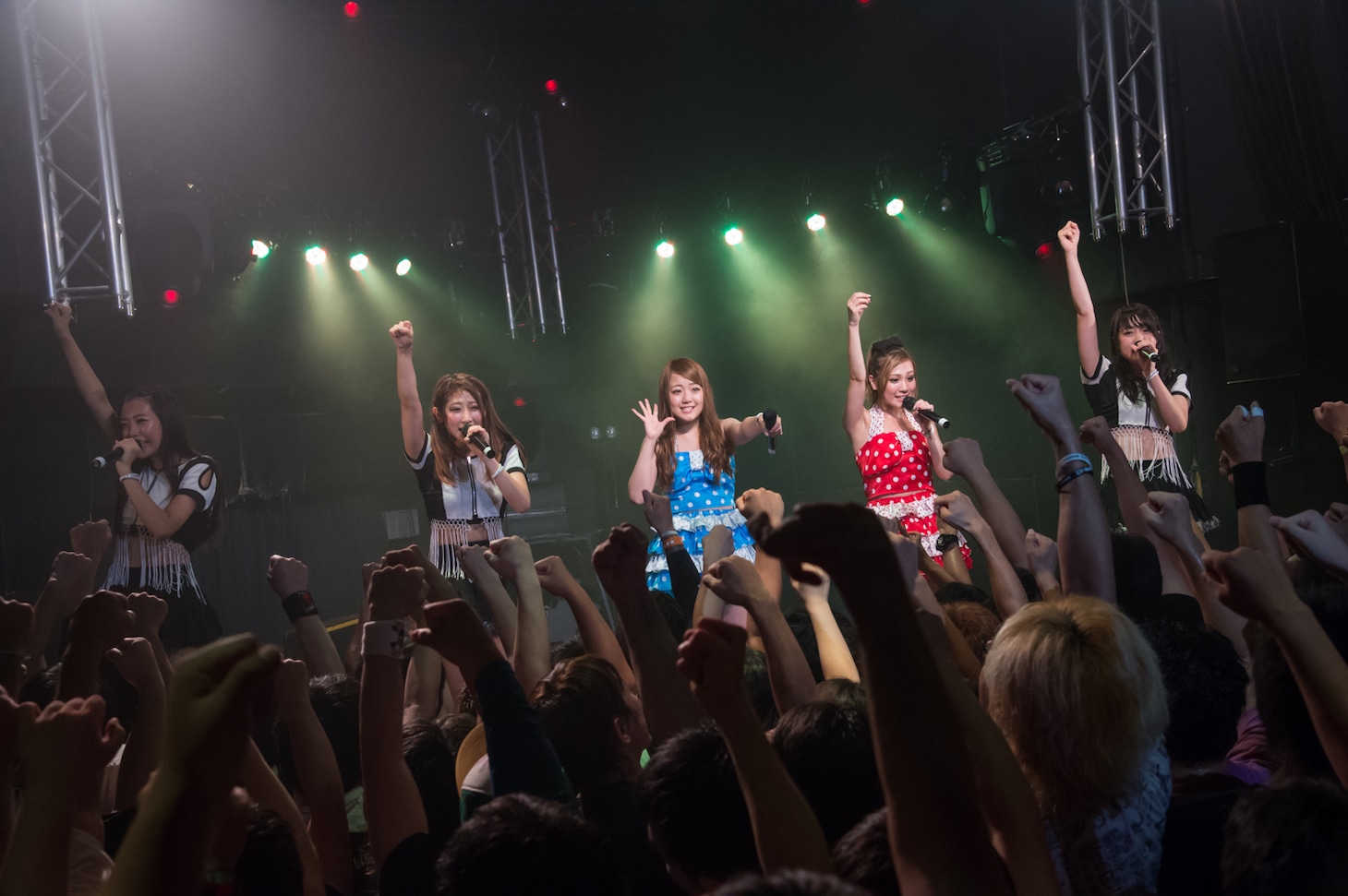 「しず風＆絆～KIZUNA～ THE LAST LIVE @TOKYO ～偽りのさ・よ・な・ら～」の様子。