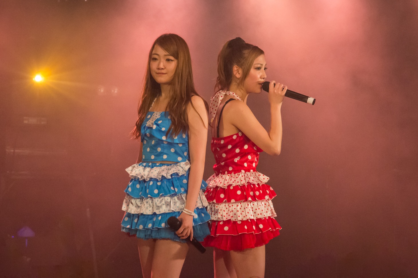 左から真野しずく、立花風香。