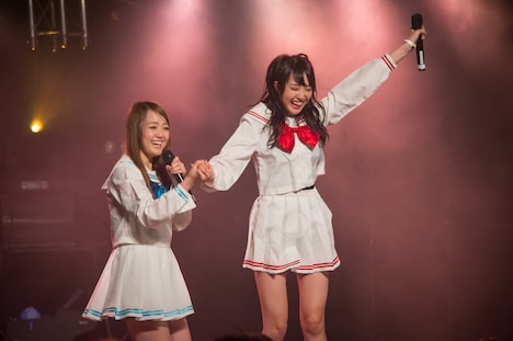 左から真野しずく、桜山澪。