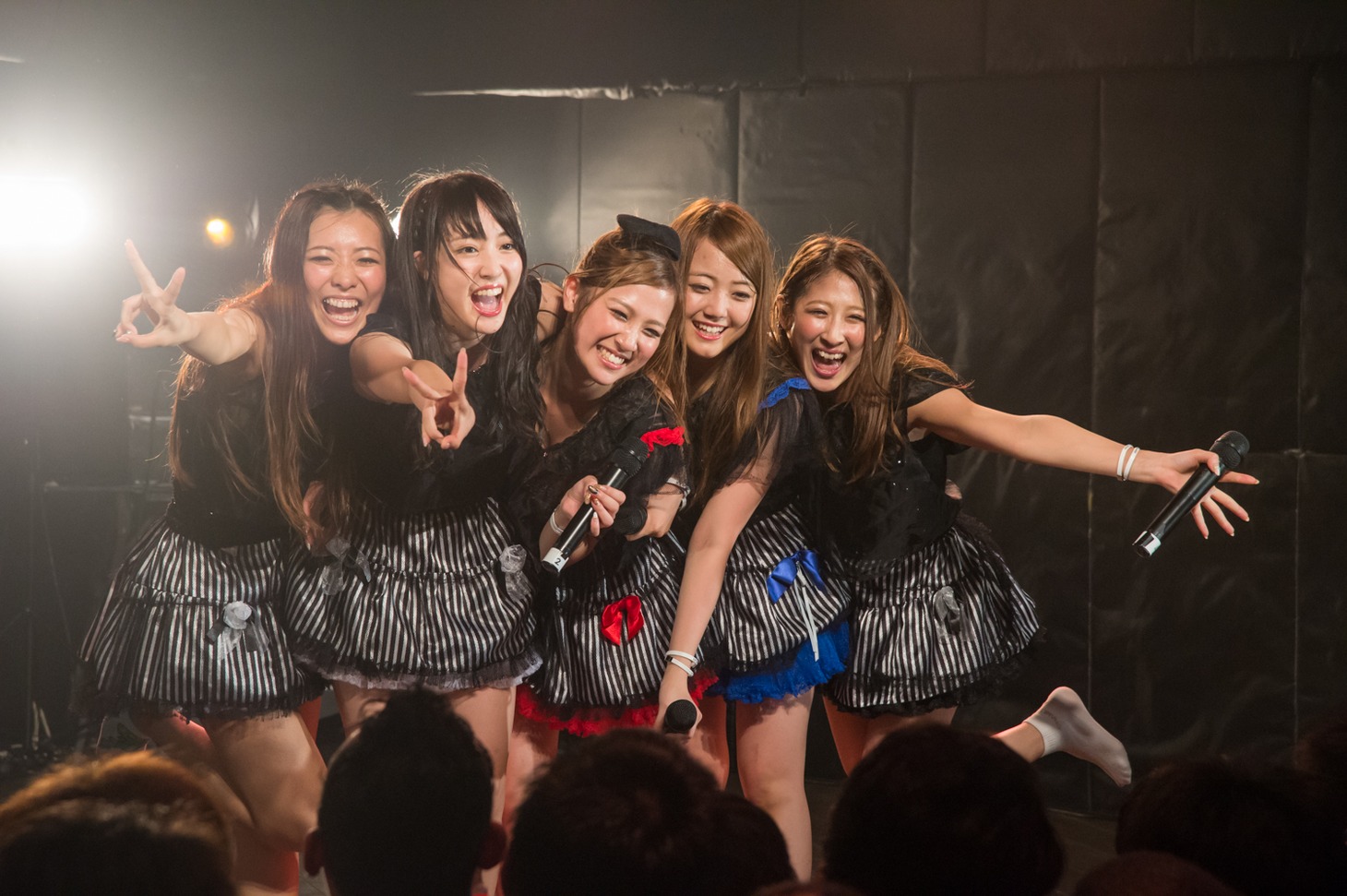 「しず風＆絆～KIZUNA～ THE LAST LIVE @TOKYO ～偽りのさ・よ・な・ら～」の様子。