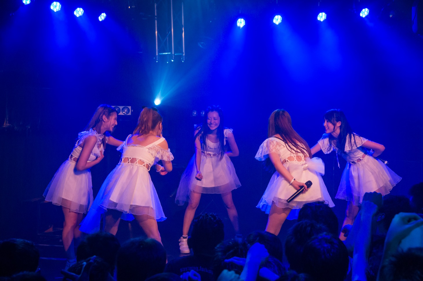 「しず風＆絆～KIZUNA～ THE LAST LIVE @TOKYO ～偽りのさ・よ・な・ら～」の様子。