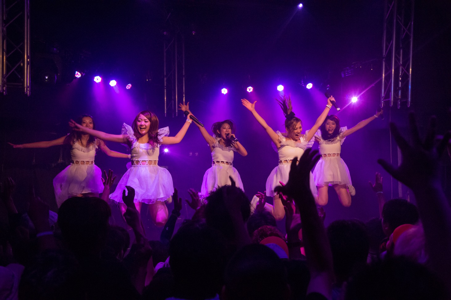 「しず風＆絆～KIZUNA～ THE LAST LIVE @TOKYO ～偽りのさ・よ・な・ら～」の様子。