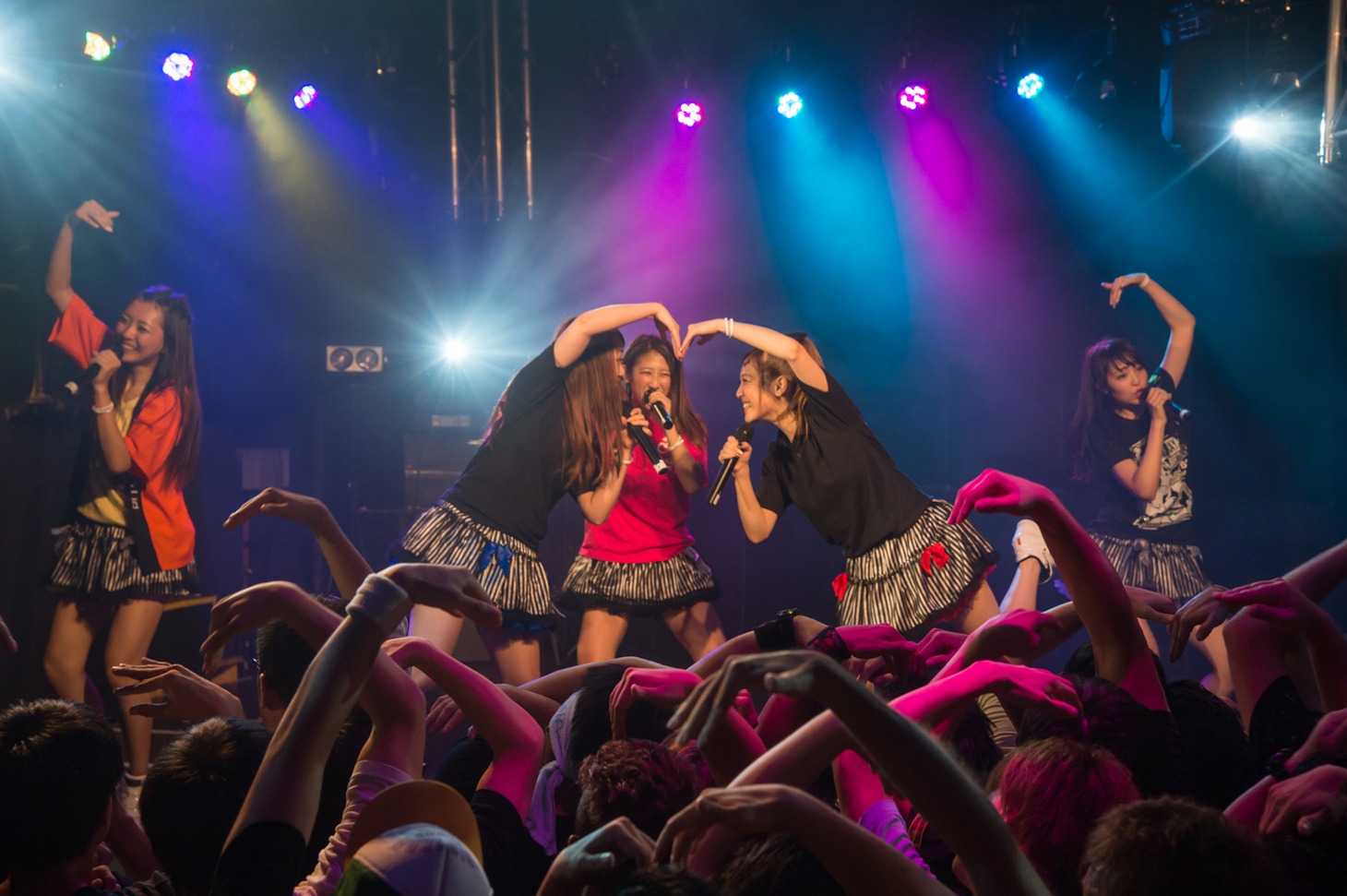 「しず風＆絆～KIZUNA～ THE LAST LIVE @TOKYO ～偽りのさ・よ・な・ら～」の様子。