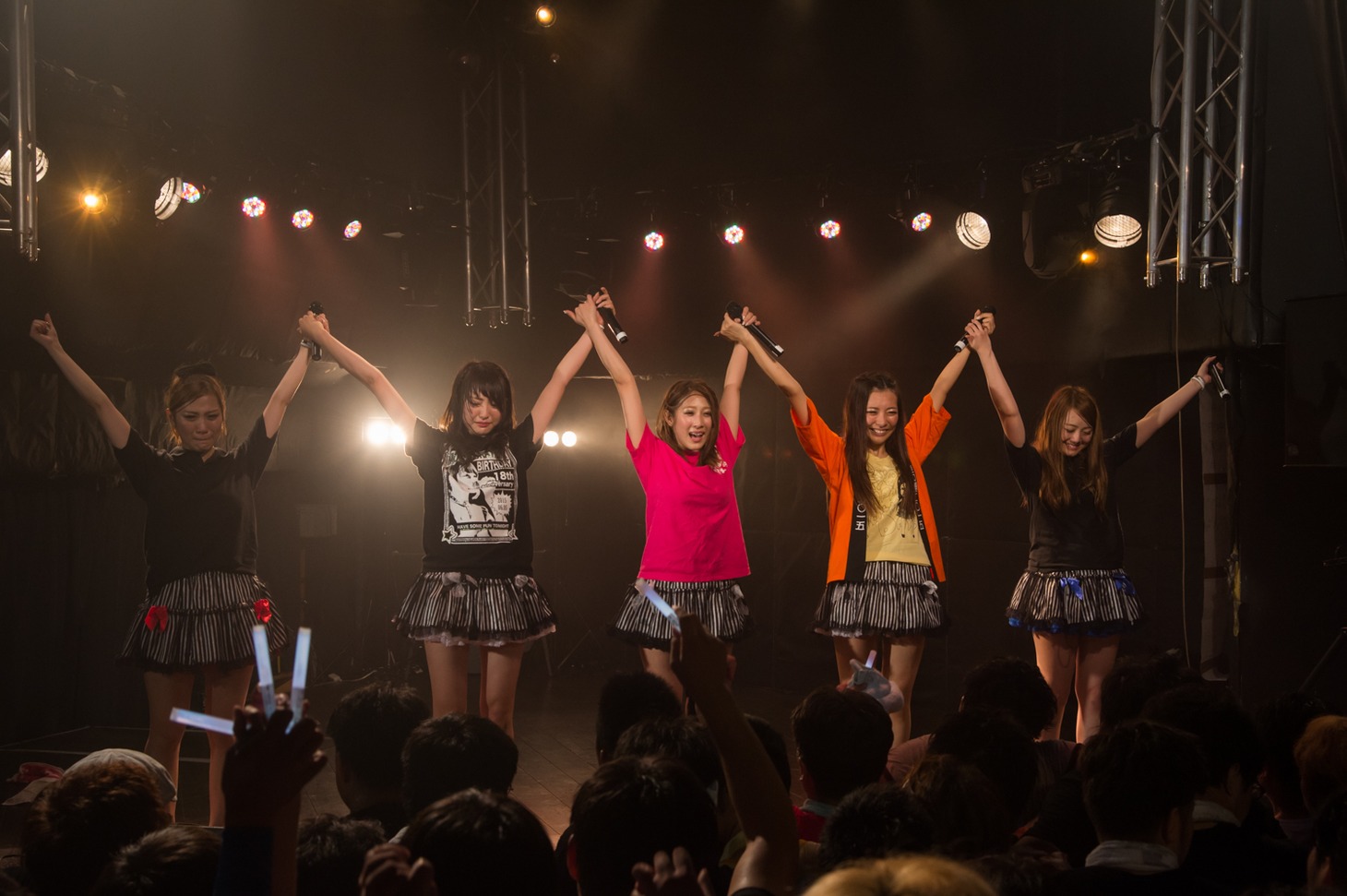 「しず風＆絆～KIZUNA～ THE LAST LIVE @TOKYO ～偽りのさ・よ・な・ら～」の様子。