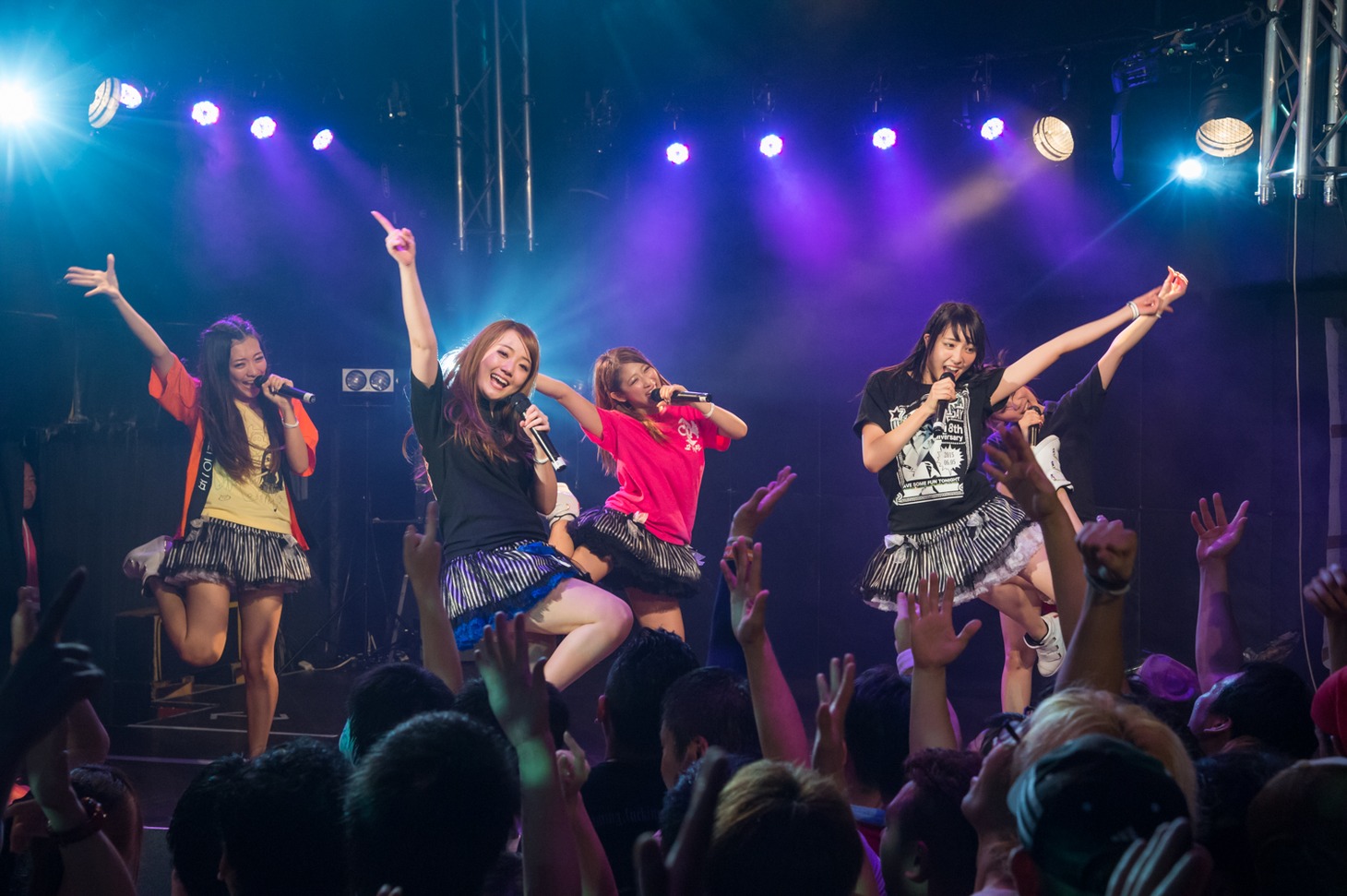 「しず風＆絆～KIZUNA～ THE LAST LIVE @TOKYO ～偽りのさ・よ・な・ら～」の様子。