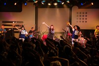 「トミタ栞 もしも WORLD TOUR 2015 in JAPAN」の様子。（Photo by Saburo Yoneyama［SignaL］）