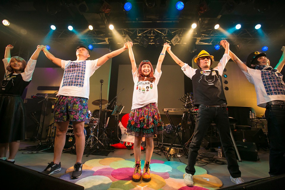 「トミタ栞 もしも WORLD TOUR 2015 in JAPAN」アンコールの様子。（Photo by Saburo Yoneyama［SignaL］）