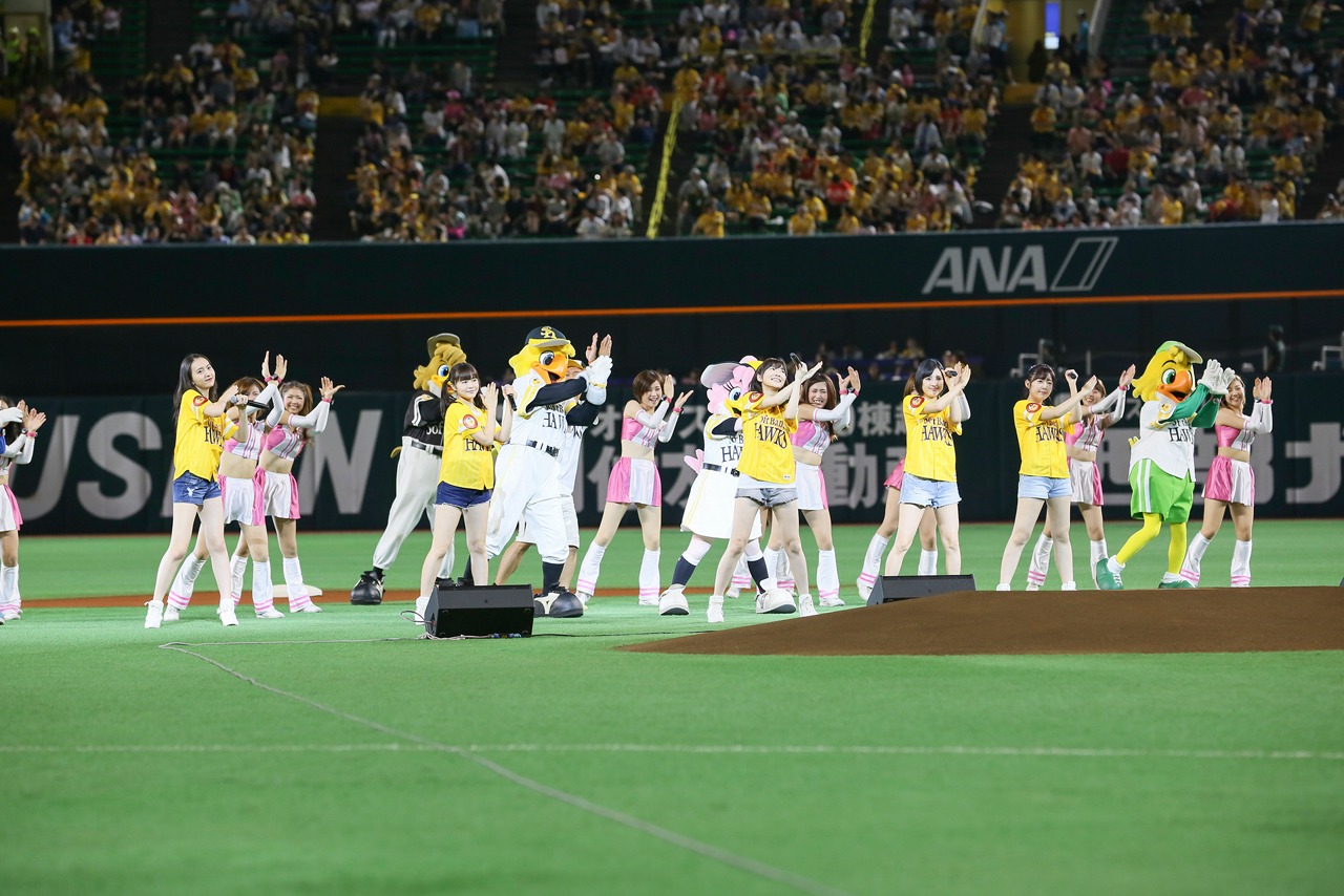 9月28日に福岡・福岡 ヤフオク!ドームにて行われた「福岡ソフトバンクホークス vs 北海道日本ハムファイターズ」試合前セレモニーの様子。(c)AKS