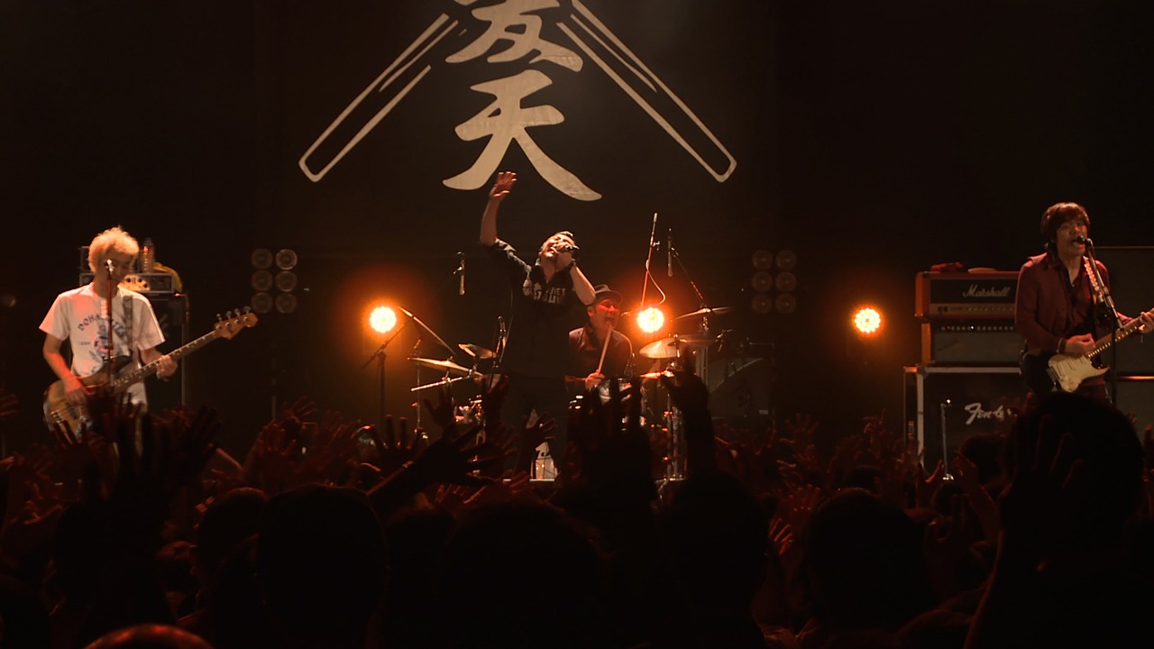 怒髪天「オヤジだョ！全員酒豪 ～人生航路、酔う SORROW～」東京・EX THEATER ROPPONGI公演の様子。（写真提供：テレビ朝日）