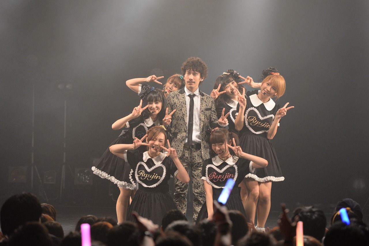 「清 竜人25 “ハネムーン▽ツアー”」最終公演の様子。
