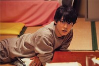 新たに公開された「サイドライン」の劇中カット。