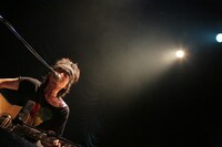 真島昌利（G, Vo）（撮影：柴田恵理）