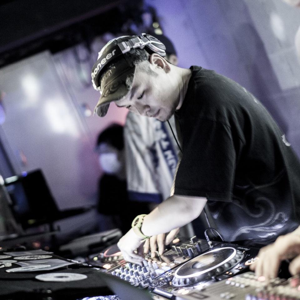 DJ CHUCKY