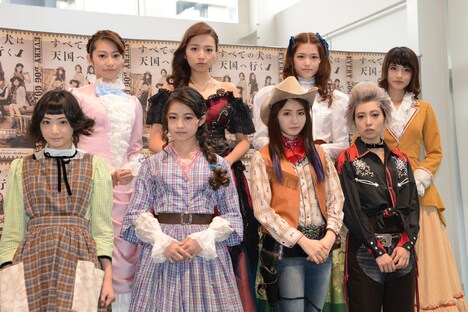 「すべての犬は天国へ行く」会見の様子。