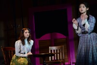 左から松村沙友理、伊藤万理華。