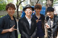 左からコーイチ、鈴木拓、リョウガ、ユースケ。