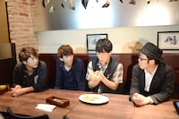 左からコーイチ、リョウガ、ユースケ、鈴木拓。