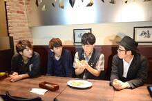 （左から）コーイチ、リョウガ、ユースケ、ドランクドラゴン鈴木。