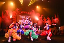 「“約東海3県ホールツアー” チームしゃちほこ ホールツアー2015 さきどりハロウィンパーティー ～あそんでくれないと踊っちゃうぞ～」愛知公演の様子。（撮影：笹森健一）