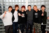 スティーヴィー・ホアンとDa-iCE。