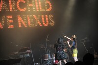 「こんな立派な看板を作ったんだから続けていくしかない」とイベントの未来を語る上坂すみれ（左）と小松未可子（右）。（撮影：岡本麻衣［ODD JOB］）