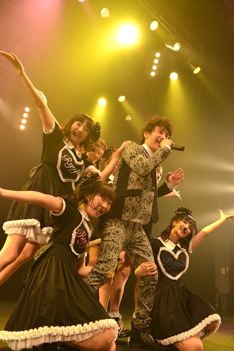 「清 竜人25 “ハネムーン▽ツアー”」最終公演の様子。