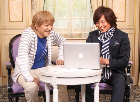 小室哲哉とつんく♂の対談の様子。 (c)加藤千絵 (c)NHK (c)日本国際放送 (c)まつもとあつし (c)ぴあ株式会社