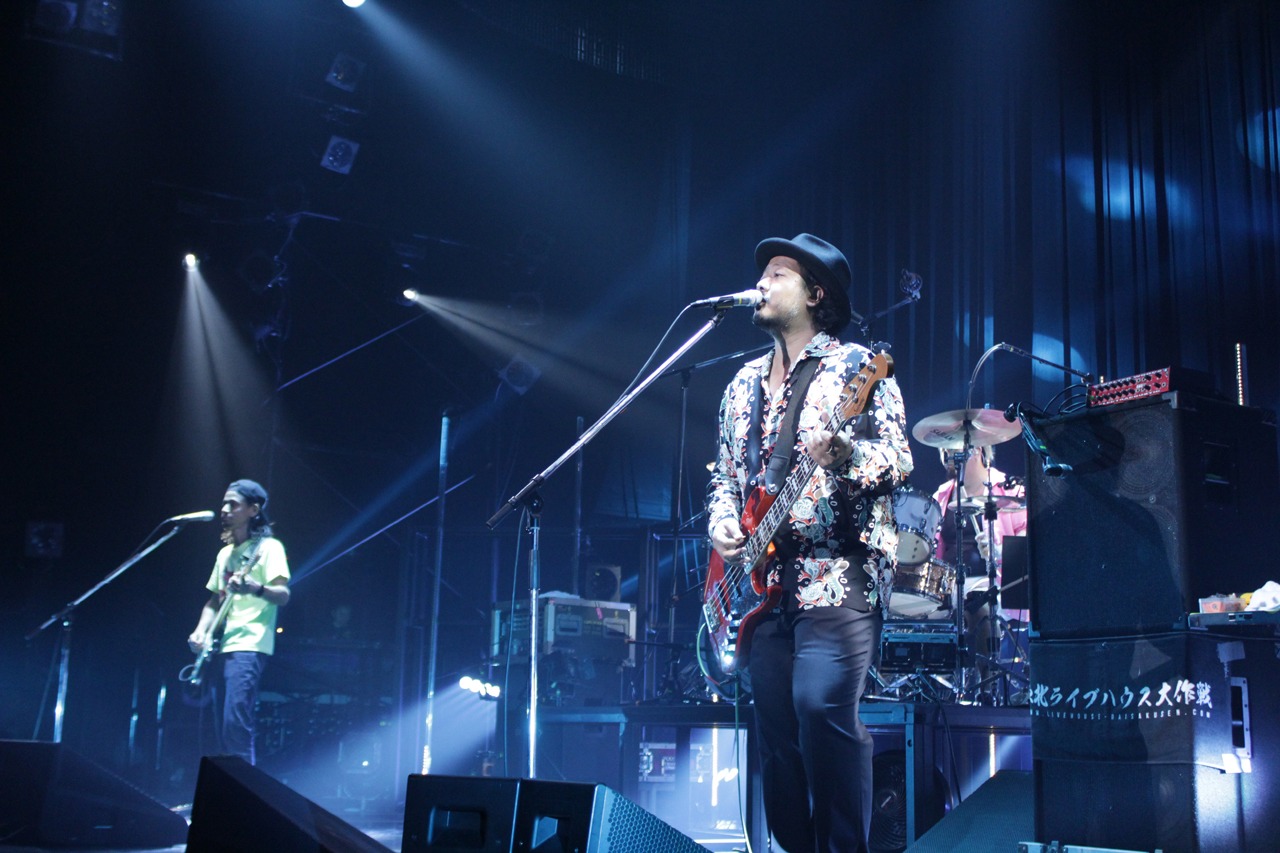 MONGOL800「MONGOL800 People People TOUR 2015」東京・新木場STUDIO COAST10月1日公演の様子。（写真提供：ハイウェーブ）