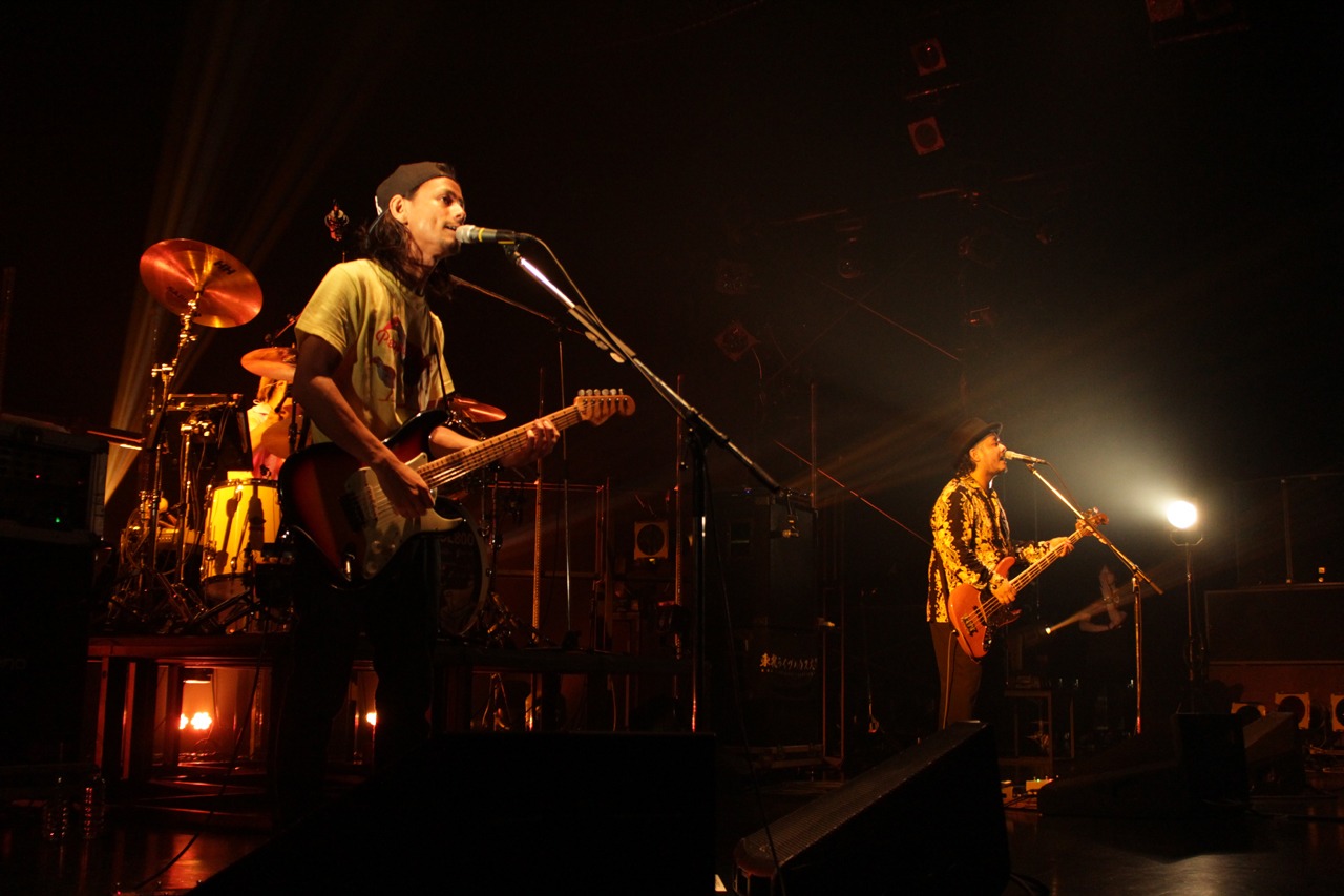 MONGOL800「MONGOL800 People People TOUR 2015」東京・新木場STUDIO COAST10月1日公演の様子。（写真提供：ハイウェーブ）
