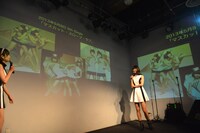 スライドで歴史を振り返るバニラビーンズ。