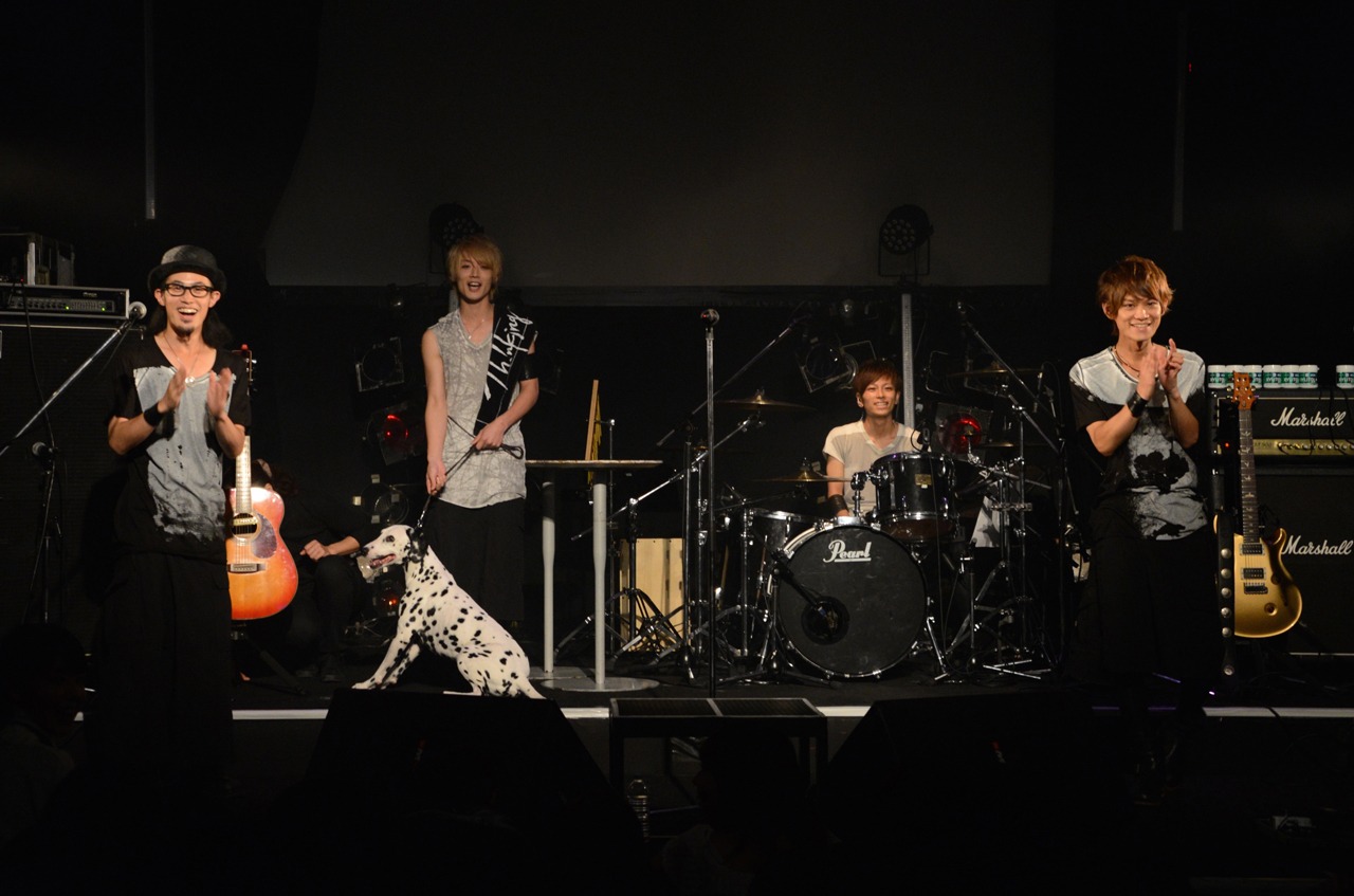 「DOG'S PARTY」にてダルメシアンとともに入場したThinking dogs。