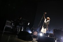 ハルカトミユキ「フリーライブ‘ひとり×3000’」の様子。（Photo by Taku Fujii）