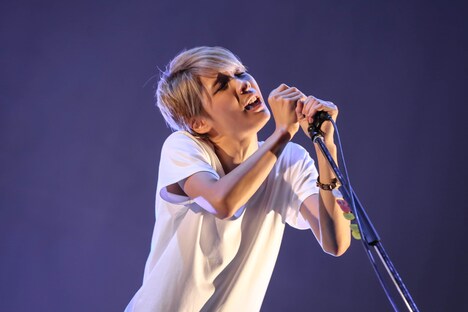 ハルカ（Vo, G）（Photo by Taku Fujii）