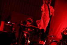 ハルカトミユキ「フリーライブ‘ひとり×3000’」の様子。（Photo by Taku Fujii）