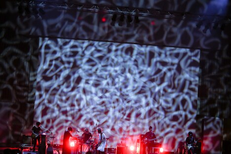 ハルカトミユキ「フリーライブ‘ひとり×3000’」の様子。（Photo by Taku Fujii）