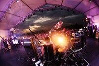 NAMBA69のライブの様子。（撮影：平野大輔）