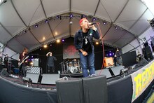 ROTTENGRAFFTY（撮影：三浦麻旅子）