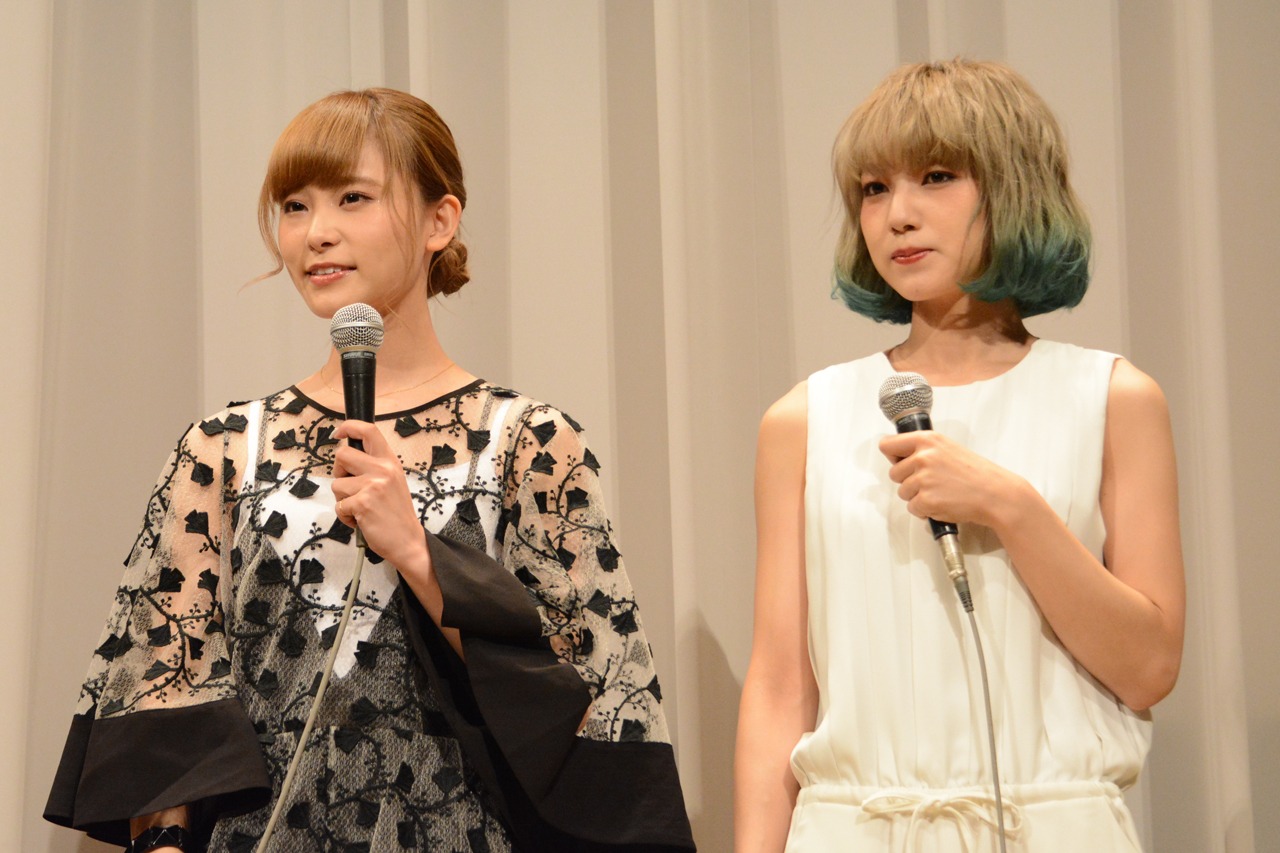 左よりRINA（Dr, Vo）、MAMI（G, Vo）。