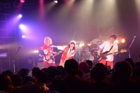 「WALK THIS WAY ～武道館なんてバカだって言われても歩いていくんだ～」の様子。