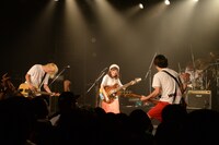 「WALK THIS WAY ～武道館なんてバカだって言われても歩いていくんだ～」の様子。