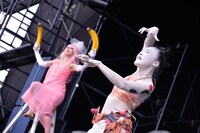 渋さ知らズオーケストラのダンサー陣。（撮影：岡村直昭）