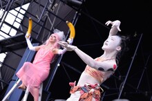 渋さ知らズオーケストラのダンサー陣。（撮影：岡村直昭）