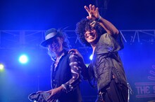 左からChar、佐藤タイジ（シアターブルック）。（撮影：岡村直昭）