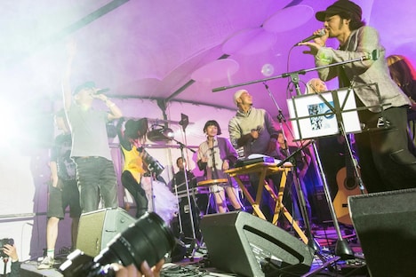 DJ BAKU feat. いとうせいこう スペシャルセッション（写真提供：りんご音楽祭実行委員会）