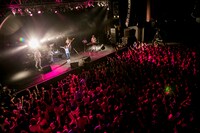 「植田真梨恵LIVE TOUR UTAUTAU vol.2」の様子。（撮影：竹谷さくら）