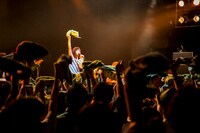 「植田真梨恵LIVE TOUR UTAUTAU vol.2」の様子。（撮影：竹谷さくら）